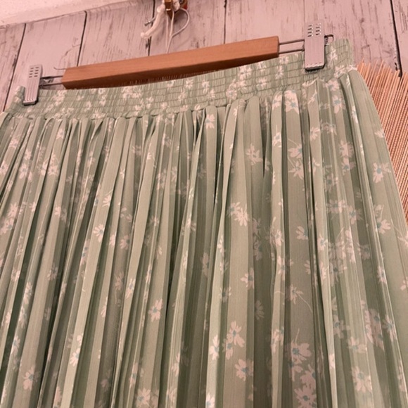& other stories green floral pleated midi skirt size 10 - Picture 4 of 7